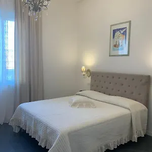 https://artemisia-viareggio.it-tuscanyhotel.com